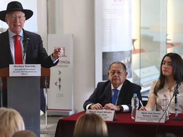 Ken Salazar confía en que “todo vaya bien” con la llegada del nuevo embajador de EU en México; evita opinar sobre Ronald Jhonson