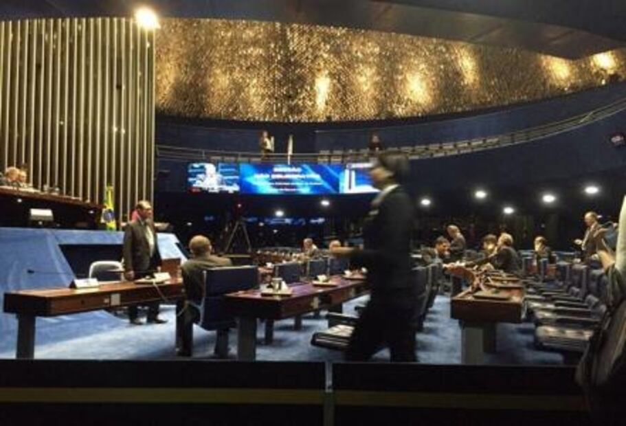 Vive proceso de Dilma confusa vuelta de tuerca