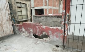 Se desprende parte de un pretil en inmueble de la colonia Morelos; no hay personas lesionadas
