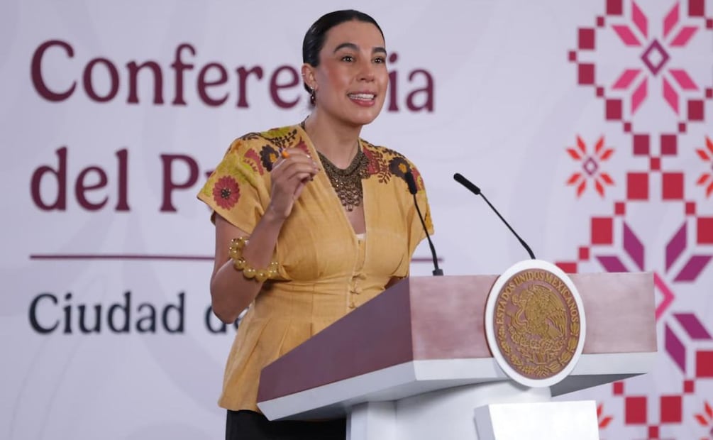 Josefina Rodríguez Zamora, secretaría de Turismo durante la conferencia de la presidenta Claudia Sheinbaum Pardo desde Palacio Nacional (13/08/2026). Foto: Fernanda Rojas / EL UNIVERSAL