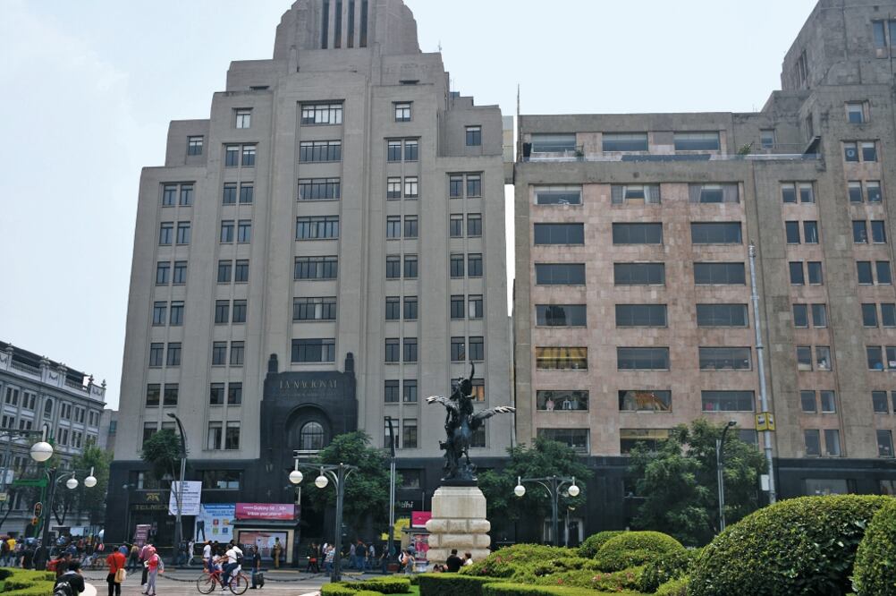 El edificio La Nacional será sometido a una restauración de fachada; los daños no son estructurales, dice un ingeniero de Carso. (ALONSO ROMERO. EL UNIVERSAL)