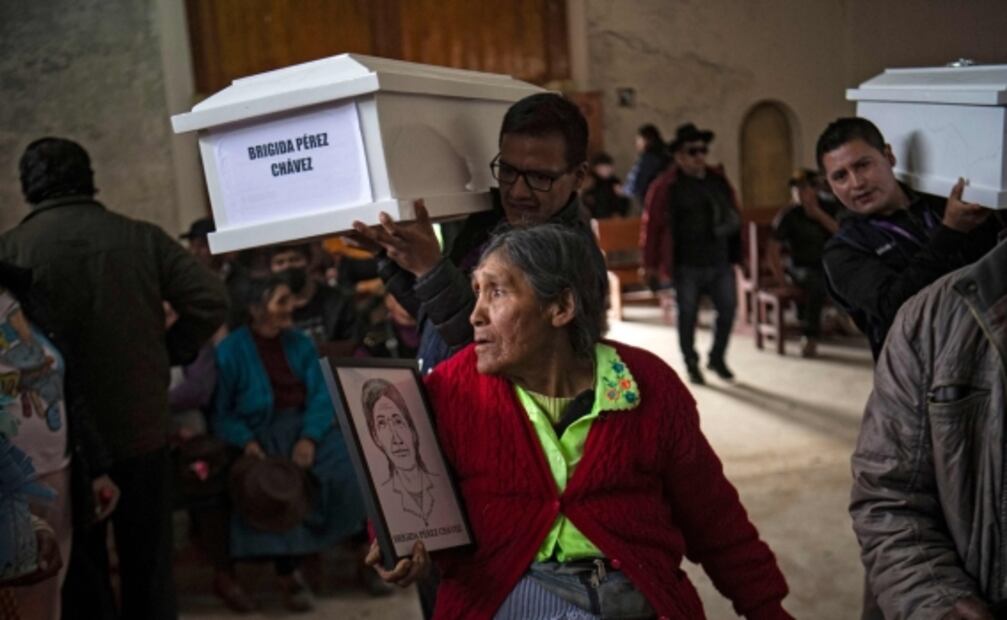 Sepultan 37 años después a decenas de víctimas del "carnicero de los Andes" en Perú