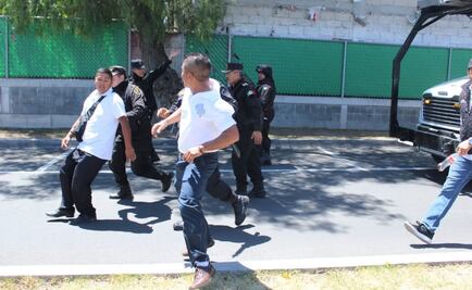 Conductores se enfrentan con policías por retiro de unidades en Ecatepec