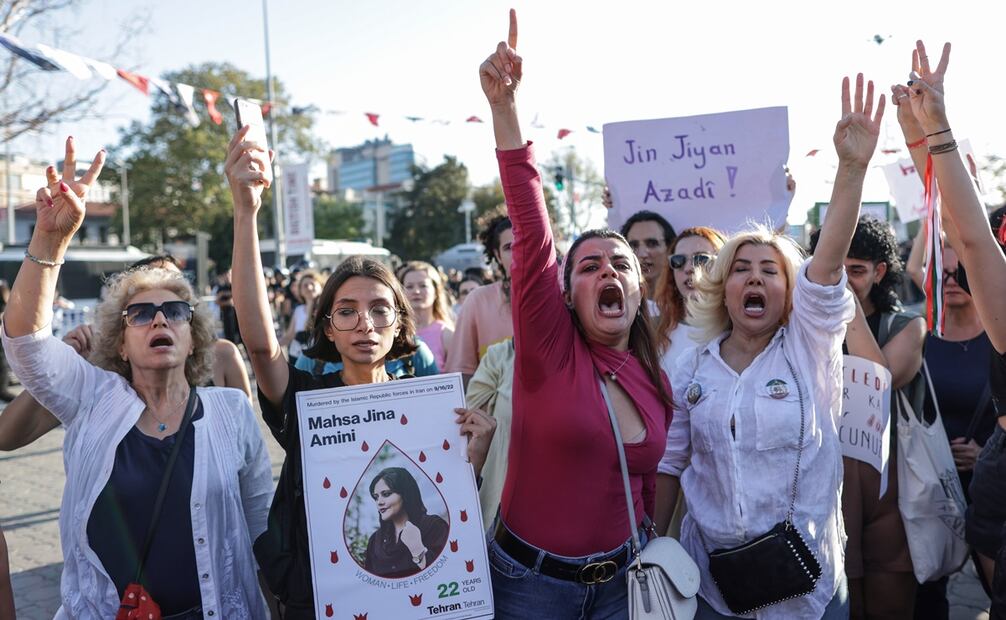 Protesta por la muerte de la iraní Mahsa Amini. Foto: EFE