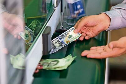 Precio del dólar abre a la baja este jueves en 16.94 pesos al mayoreo