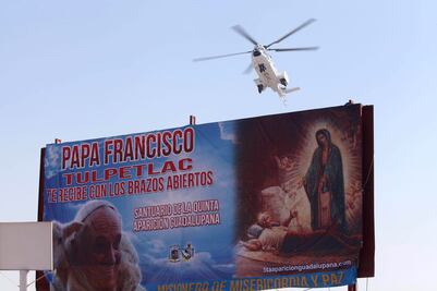 Papa concluye comida y se despide de fieles en Ecatepec