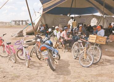 Resisten y exigen pago en Santa Lucía