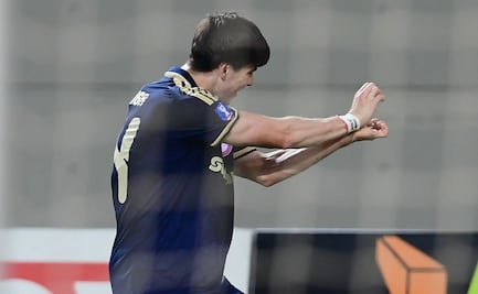 Armando 'La Hormiga' González marca su primer gol en Europa con el Olympiacos