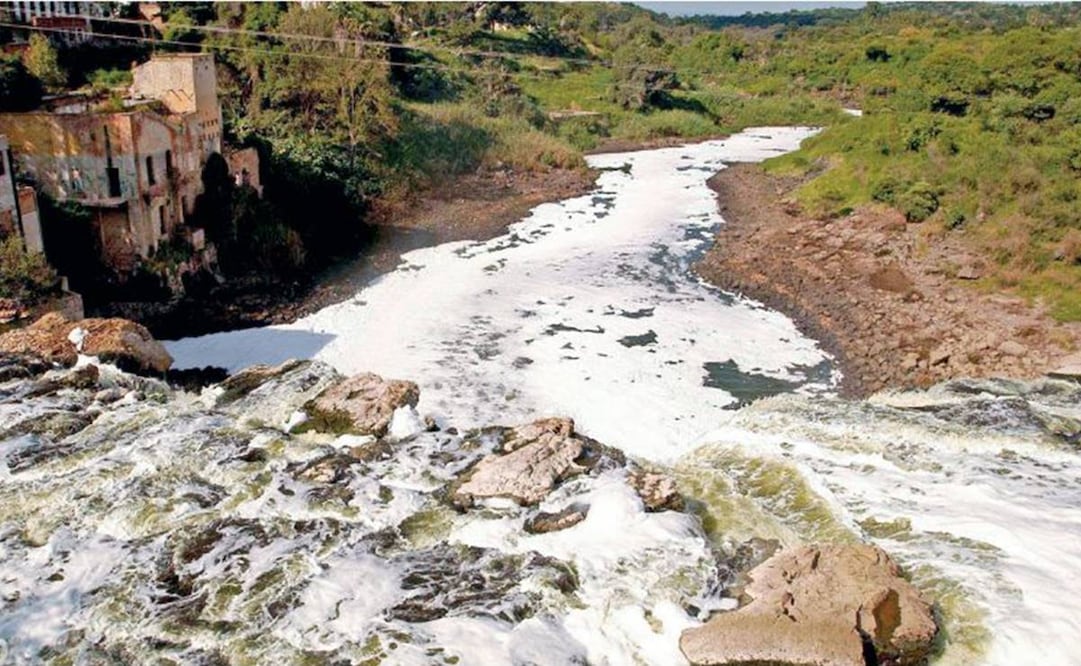 El río acumula exceso de tóxicos, deficiente tratamiento de aguas e incumplimiento de normas. Foto: Rafael del Río