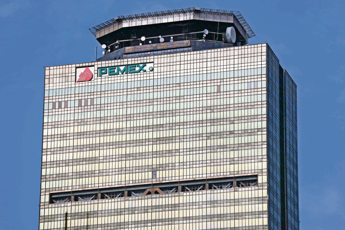 Pemex le resta un escalón a la calificación de México: Fitch; advierte riesgos por bajo crecimiento del país y presión fiscal