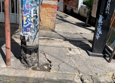 Postes en la CDMX, un riesgo para los capitalinos