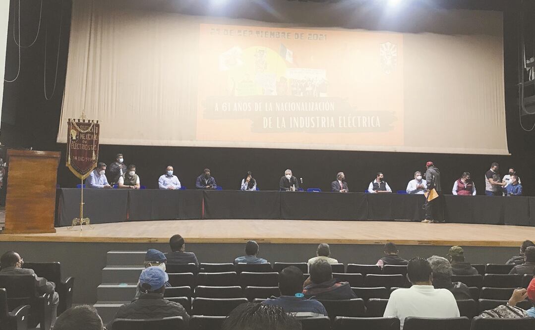 El SME realizó un foro conmemorativo en el que pidió fortalecer a las empresas públicas, a Pemex y la CFE. Foto: TOMADA DE TWITTER