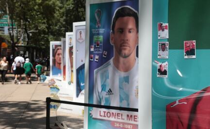 FOTOS: Messi, Ronaldo, Maradona y ¿Rocha Moya?; pegan estampas de políticos acusados por EU en exposición del Mundial 2026
