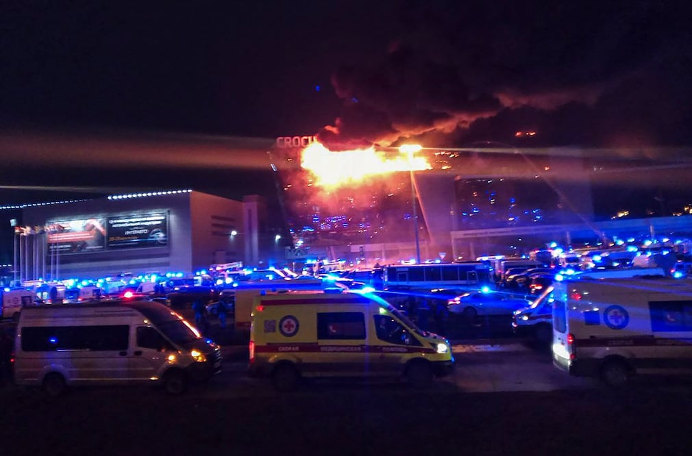 La tragedia se produjo en un auditorio de Krasnogorsk, un suburbio en el noroeste de la capital y la cancillería rusa la calificó como "un sangriento atentado terrorista". Foto: EFE