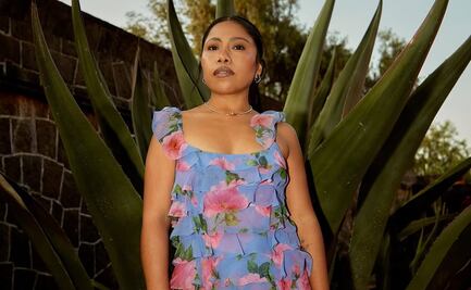 El outfit casual de Yalitza Aparicio con minifalda de mezclilla