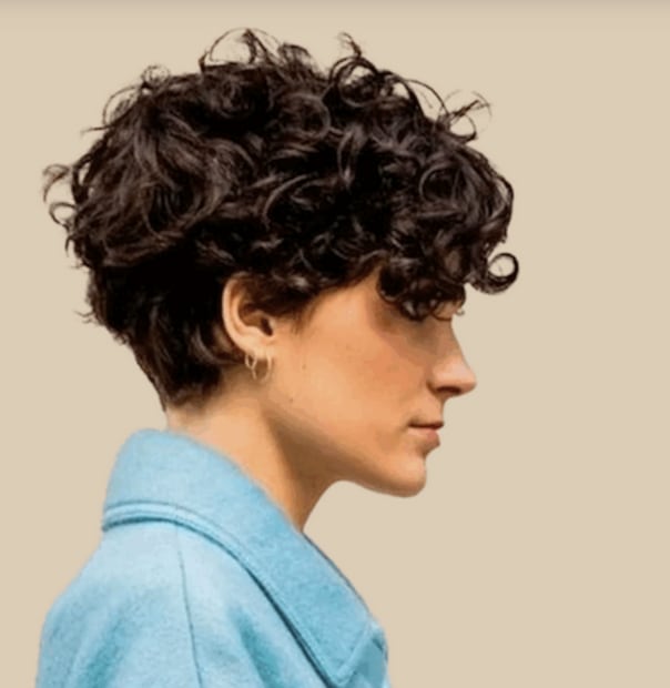 Los rizos y ondas tienen “memoria”, por lo que vuelven a su forma natural incluso después de alisarlos. Foto: Revlon