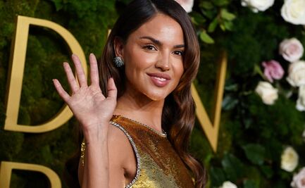 Golden Globes 2025: Eiza González impacta con vestido dorado