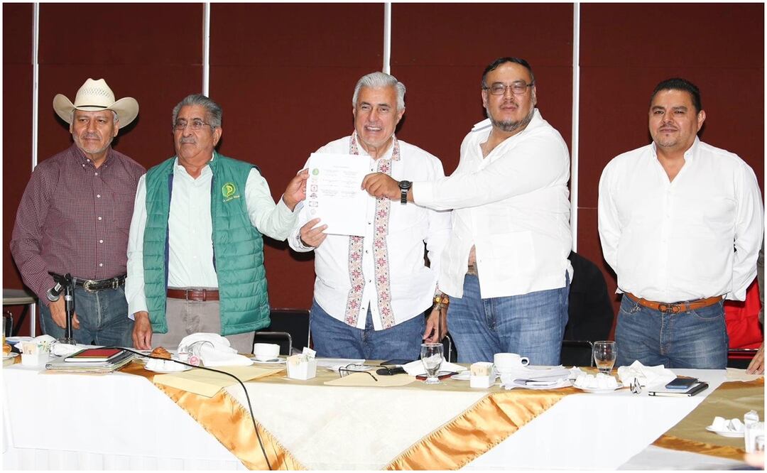 El senador José Narro presentó el "Llamamiento campesino e indígena por la soberanía alimentaria", dirigido a Claudia Sheinbaum Pardo. Foto: X (@NarroJose)