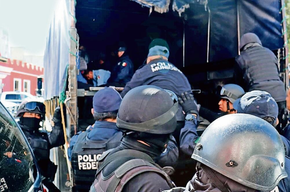Tras la detención de los elementos, agentes de la SSP tomaron el control de la comandancia del municipio de Chalchicomula de Sesma. Foto: CORTESÍA