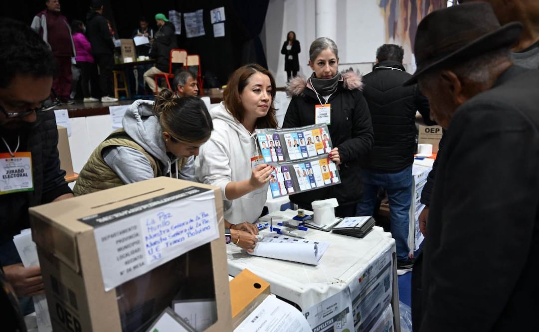 Los bolivianos acuden a las urnaspara unas elecciones marcadas por una profunda crisis económica.. Foto: AFP
