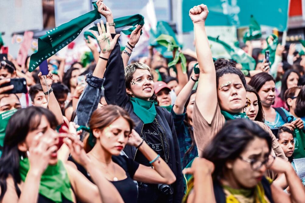 Mujeres marcharon ayer en la Ciudad de México en apoyo a una legislación para que el aborto no sea delito en Argentina (YADÍN XOLALPA. EL UNIVERSAL)