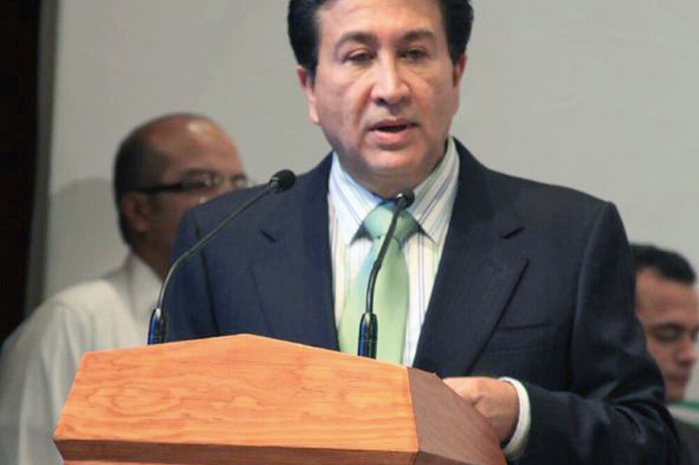 El senador Héctor Yunes Landa asegura que no es correcto pensar que todos los priístas son corruptos sólo por culpa de un sector del partido que sí lo es (ARCHIVO. EL UNIVERSAL)