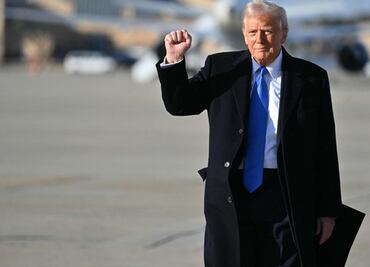 Trump firma decretos que imponen aranceles al acero y aluminio; analiza imponer impuestos a autos y chips informáticos