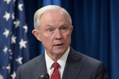 Trump estaría considerando despedir a Jeff Sessions como fiscal general de EU