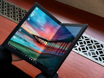 Presentan laptop con pantalla flexible