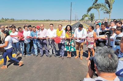 Inauguran primera etapa de vía en Copala