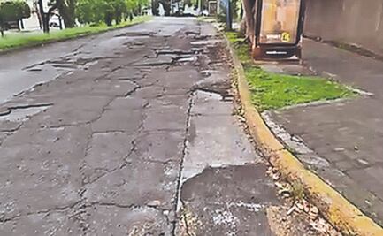 Vecinos reportan hasta 20 hoyos en calles de Naucalpan 