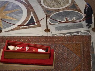 Muerte del papa Francisco: Geneviève Jeanningros, la monja  que se saltó el protocolo para llorar a su amigo