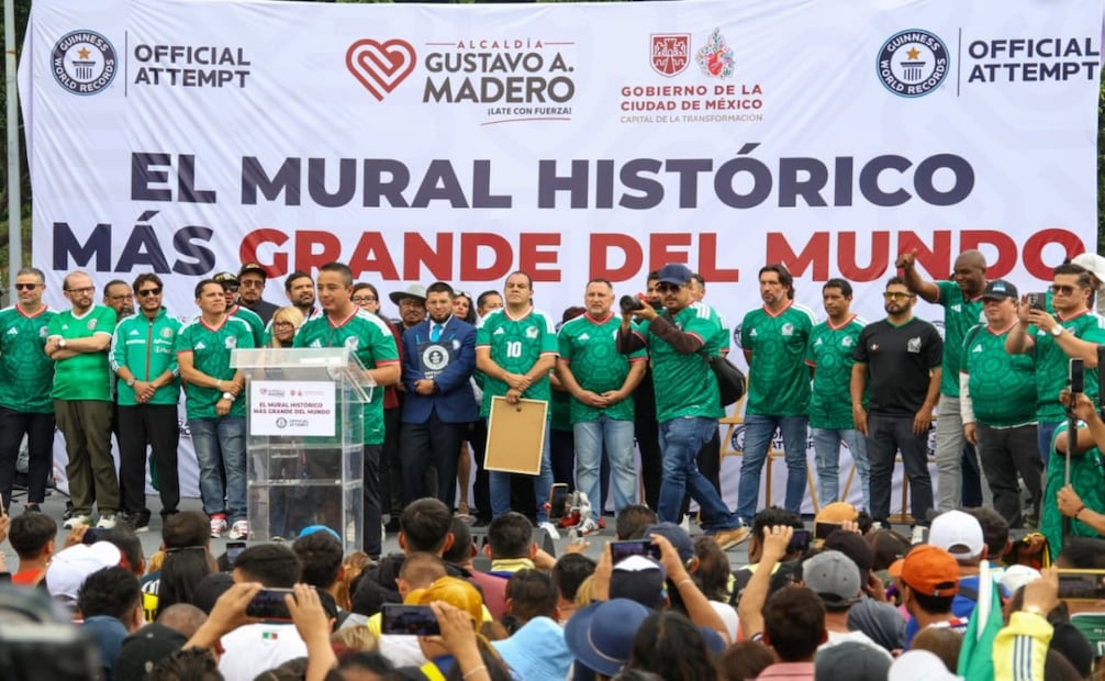 GAM rompe récord de mural futbolero a pincel más grande del mundo. Foto: Karla Guerrero