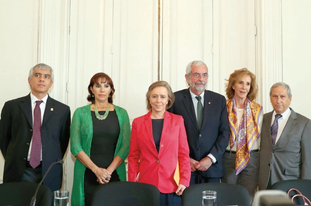 Sergio López Ayllón, Laura Elena Herrejón, María Amparo Casar Pérez, el rector de la UNAM Enrique Graue Wiechers, María Elena Morera y Enrique Cárdenas ofrecieron los pormenores de la megamarcha antiTrump que se realizará el próximo domingo (VALENTE ROSAS