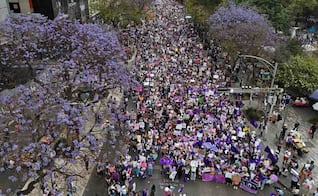 Marcha del 8M en CDMX reúne a miles de mujeres contra la violencia feminicida; sigue aquí el minuto a minuto