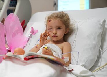 Rescatan a niña de 3 años atrapada bajo los escombros tras terremoto en Turquía