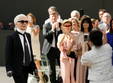 "Lagerfeld, mon amour", París homenajea al gran diseñador de Chanel