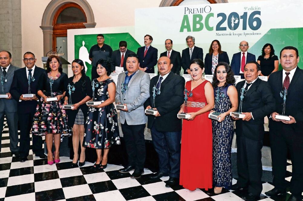 El premio ABC 2016: Maestros de los que aprendemos, que entrega la organización Mexicanos Primero, se otorgó a docentes del Estado de México, Chihuahua, Puebla y Yucatán (VALENTE ROSAS. EL UNIVERSAL)