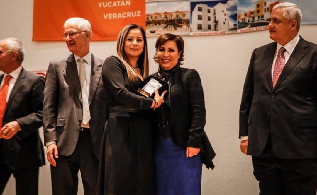 La funcionaria federal entregó reconocimientos a asesores de ventas de vivienda. /Especial