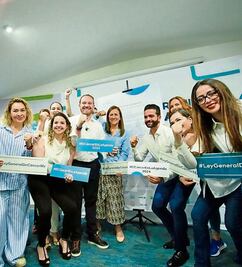 Taboada firma acuerdo para atender el cáncer