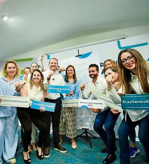 Taboada firmó el compromiso #ElCáncerEnLaAgenda2024, que impulsan Cáncer Warriors México y las fundaciones COI y CIMA. Foto Especial
