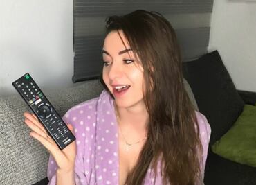 Ingrid Brans comparte sexy foto desde la cama