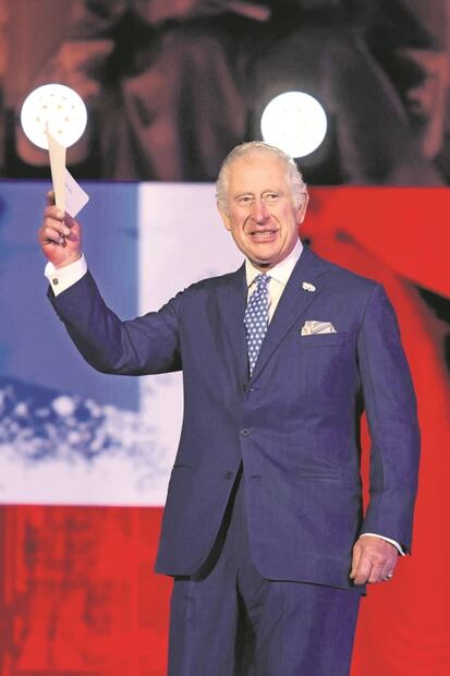 Sin su reina, estrellas dan vida al jubileo de Isabel II