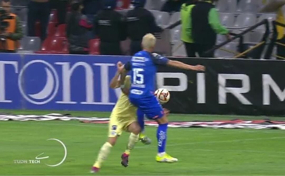 Polémica en el Estadio Azteca, ¿Era penalti de Héctor Moreno sobre Henry Martín?
