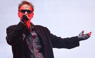 Los Fabulosos Cadillacs disipan cansancio de asistentes en el Vive Latino; al ritmo de "El matador" y "Vasos vacíos"