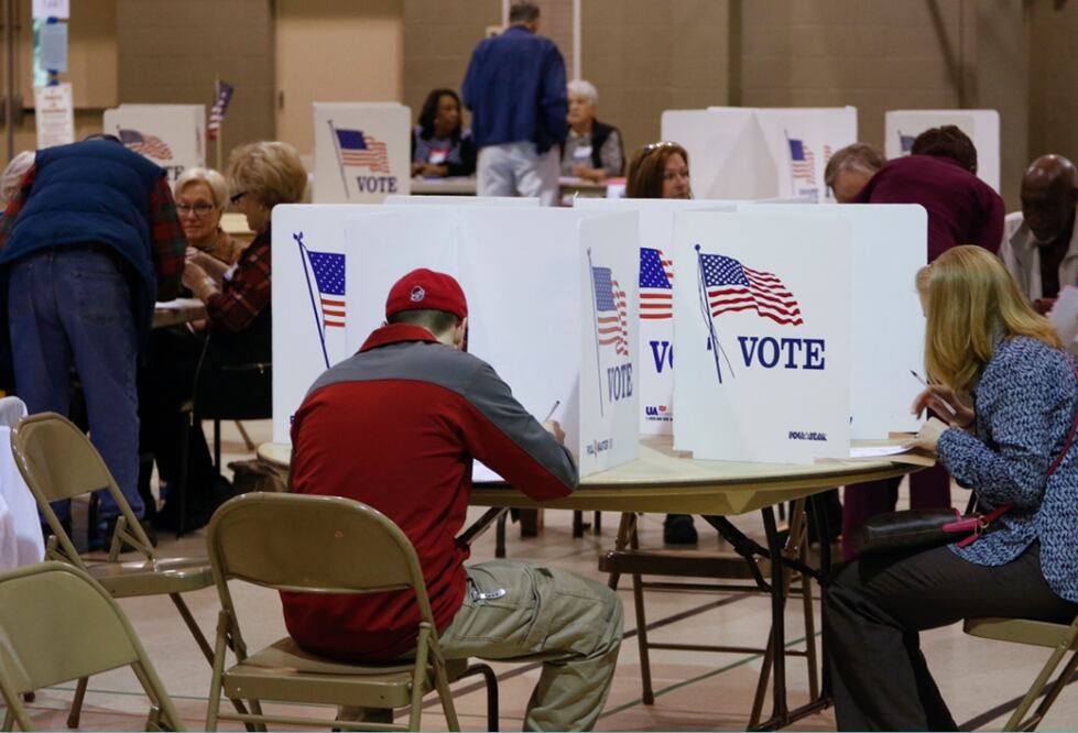 Las votaciones del crucial supermartes, la cita electoral más importante del proceso de primarias en Estados Unidos, comenzaron con la apertura de urnas en los estados de la zona este del país que están en juego en esta jornada. Foto AP