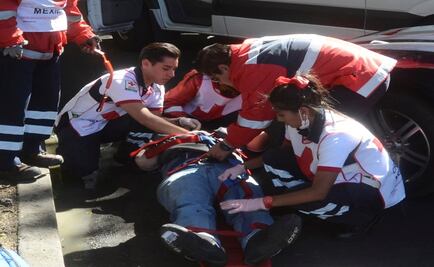 Choca autobús de pasajeros con tráiler en Saltillo; hay 3 muertos 