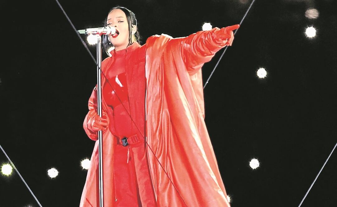 Rihana cantó sobre una plataforma que se elevó varios metros. Foto: Agencias