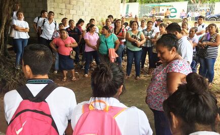 En Tuxtepec, alumnos se quedan sin clases por "lío" interno