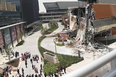 Reabren negocios en Artz Pedregal a un mes del derrumbe